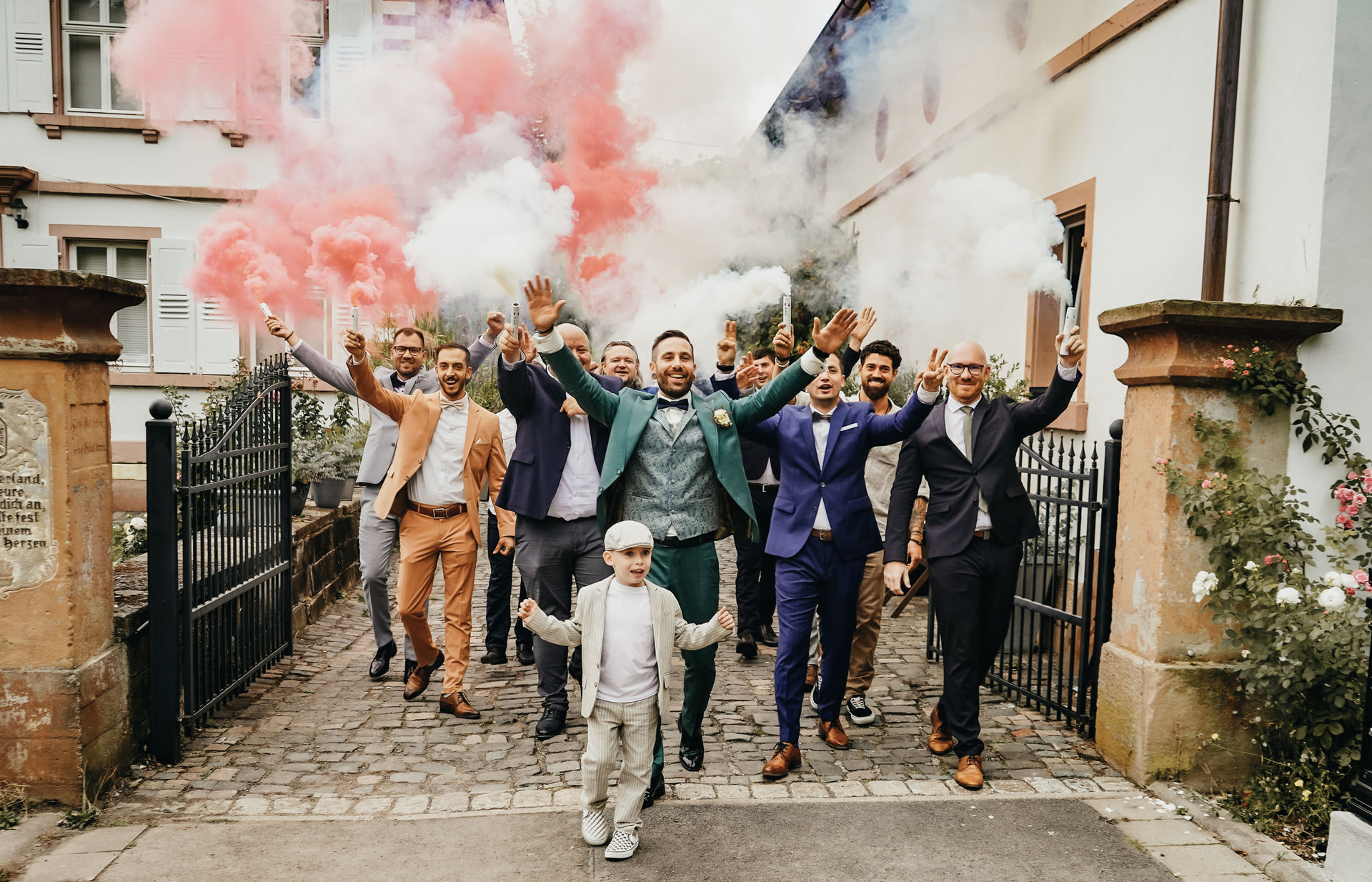 Bunte Rauchfackeln Hochzeit - @fraulein.paulchen